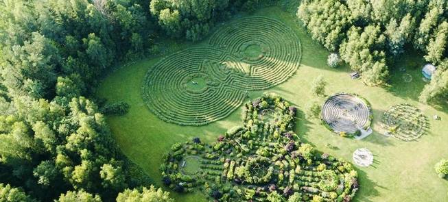 The Park of Energetic labyrinths and Geometric shapes